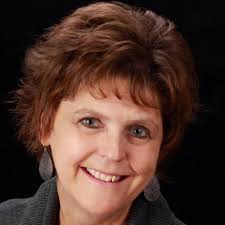 Photographer provides local families with free 'porch portraits'