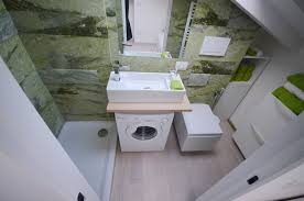 Arredare un bagno piccolo con la lavatrice. Italian Bathrooms 4 Soluzioni Per Bagni Piccoli Piccolissimi