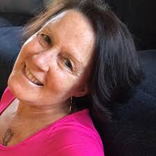 Une coiffeuse à st Ferdinand ,c est pour dans les teintures pour blond,merci