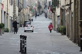 Resta la possibilità di andare in classe per gli alunni disabili o zona rossa. Primo Giorno In Zona Rossa Citta Toscane Deserte Attualita Firenze