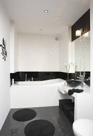 28 Ideen Fur Kleine Badezimmer Tipps Zur Farbgestaltung Badezimmer Schwarz Badezimmer Graue Fliesenboden