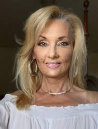 Savory mushrooms and leeks meet creamy goodness in this irresistible  one-pot pasta 🍝. Get the recipe in the comments!