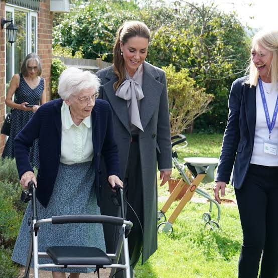 Princess Kate beams as she climbs aboard community minibus before  surprising elderly passenger