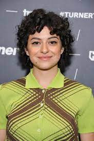 Here's a list of some of hollywood's most gorgeous and talented short female celebrities who are 5'5″ and under, with personalities that are larger than life. 25 Short Curly Hairstyles Ideas 25 Short Curls Celebrity