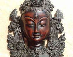 Tibetische Masken, Skulptur des Hindu-Gottes Shiva, der Zerstörer und Maske  von Tara, Herrin der magischen Künste, handgefertigte Tara-Wand,  spirituelle Geschenke