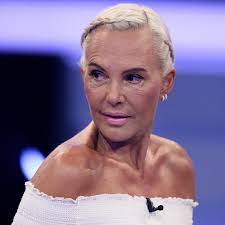 Sie war von 1993 bis ende juli 2012 mit dem schauspieler uwe ochsenknecht verheiratet, mit dem sie bis zu ihrer trennung 2009 in münchen lebte. Tod Mit 25 Jahren Natascha Ochsenknecht Trauert Um Ihre Nichte Stern De
