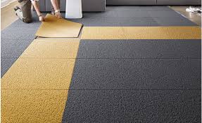 Jubin yang dipasang muka yang mempunyai kertas yang menutupi muka mereka memerlukan beberapa langkah tambahan penyediaan tile. Cara Memasang Karpet Tile Nirwana Deco Jogja