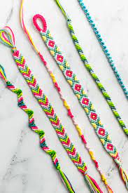 How To Make Friendship Bracelets With This Easy Tutorial A F Friendship Bracelets Tutorial Diy Friendship Bracelets Patterns Friendship Bracelet Patterns Easy