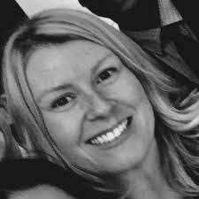 Shari Mackay's Instagram, Twitter & Facebook