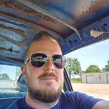 On any 4 engine bomber did all 4 engines rotate in the same direction or  did the right bank rotate differently than the left?