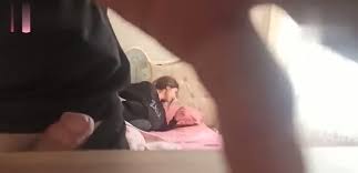 Yılın Amatör İçeriği olabilir. doğal ve kendileri için çekim yaptıkları  belli liseliler sevişiyor. Kız tokatlanmak istiyor, üstüne boşalmasını,  suratına tükürmesini istiyor. 41 Dakikalık video - Yavaş Gir 🥰