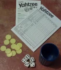 Juegos tradicionales con materiales reciclados: Cinco Juegos De Dados Para Jugar En Familia Juegos Con Dados Juegos Juegos De Plataformas