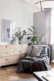 The Beautiful Bedroom Of Interior Designer Genevieve Jorn Dresser From Nordal Camera Da Letto Grigia Arredamento Stanza Da Letto