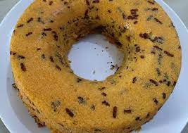 Hanya dengan bahan sederhana seperti telur, gula, dan terigu, kamu sudah bisa membuat bolu yang empuk dan enak. Simak Cara Membuat Bolu Panggang Mesis Yang Cepat