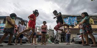 The end of the kitchen island has a barn style accent. Be9lfw1alcwglm