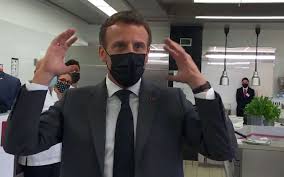 Korumaların araya girmekte geciktiği olayda yetkililer 2 kişinin gözaltına alındığını duyurdu. 4whqmtr9x2kvdm