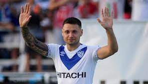 Mauro zarate yang merupakan pemain di posisi penyerang velez sarsfield, mengecam mantan mauro zarate juga mengecam presiden lazio yaitu claudio lotito yang menurutnya adalah otak. Velez Mauro Zarate Has Confirmed That He Will Remain In The Club