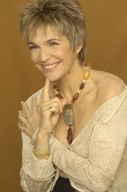 À la fin des puis en 1979, elle fait ses débuts au cinéma dans le toubib, aux côtés d'alain delon. Veronique Jannot Donne Ses Conseils Pour Lutter Contre Le Cancer Son Dur Combat Pour La Vie