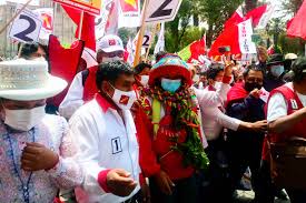 En medio de una fuerte polarización política en perú, más de 25 millones de personas eligen este domingo quién será su próximo presidente entre dos candidatos. Elecciones 2021 Pedro Castillo Sobre Veronika Mendoza Nosotros No Nos Movemos Por Calculo Politico Video