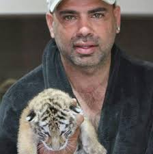 Owner of illegal Siggiewi zoo parties with Environment Minister one day  before Planning Authority sanctions it