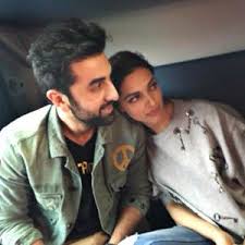 Deepika Padukone And Ranbir Kapoor Get On A Train For Tamasha Promotions Ranbir Kapoor Deepika Ranveer Deepika Padukone