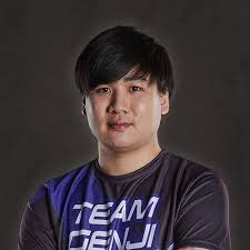 SeikoがGMの試合中にオートチェスの大会に出場