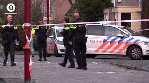 Een man met een zwarte capuchon op schiet hem van dichtbij dood en stapt vervolgens in een donkere auto waarna deze met hoge snelheid weg rijdt. Timon Badloe Geliquideerd In Nieuwegein Boevennieuws Pro