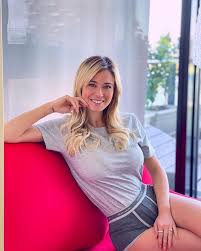 Haftalar öncesinde diletta leotta'nın as roma yöneticisi ryan friedkin'le dudak dudağa öpüştüğü fotoğraflar i̇talyan paparazilerinin eline geçmişti. Can Yaman In Sevgilisi Diletta Leotta Ile Milyarder Ryan Friedkin Opusurken Goruntulendi Magazin Haberleri Ntv