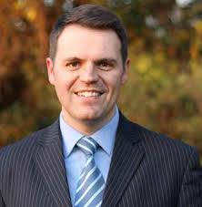 Living more decently in an indecent world? The virtues and vices of a  public theologian