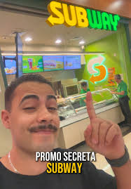 🤫 Promo Secreta do Subway👇🏼 ✅ Só ir no Subway mais próximo ✅ Pedir um  sub de 15cm de frango defumado com cream cheese ✅ E ele vira um footlong de  30cm O footlong sairá pelo mesmo valor do Sub de 15cm ...