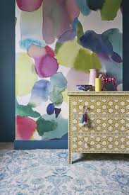 The New Wallpaper Trends Designers Are Obsessed With Wallpaper Trends Trending Decor New Wallpaper