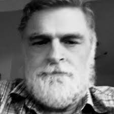 On day 11 of our Lee Strand Milk giveaway Deirdre Walsh drove to Ballyduff  where she met Brídín, Sive & Stuart Purcell who had Lee Strand milk in her  fridge and won