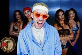And his latest album, which dropped saturday at midnight, is a testament to that. La Dificil Lyrics Bad Bunny Originallyric
