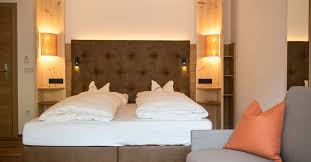 A woman walking into a planet fitness locker room last saturday saw a man wearing a wig and a the women's locker room features s private changing stalls and includes bathroom stalls with doors. Hotel In The Dolomites Moseralm In Carezza