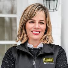 Suzanne Deering's Instagram, Twitter & Facebook