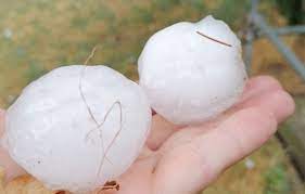 As the air's temperature dropped, the rain changed to sleet, and then to snow. Kws9 6qa0lltsm