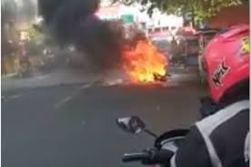 Lowongan kerja driver di indonesia. Video Alun Alun Tasik Geger Ludes Motor Terbakar Diduga Akibat Handphone Yang Disimpan Dalam Bagasi Semua Halaman Motorplus