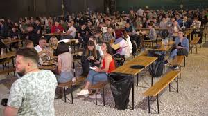 Vor merge mai departe în optimi primele două echipe din fiecare grupă și cele mai bine clasate patru echipe de pe locul al treilea. Qu7 Qq Wrhfxbm