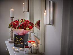 We also provide the option for a handwritten message with the delivery of your bouquet in our delivery cards. Christmas Cracker Hand Tied Christmas Flower Delivery Christmas Crackers Christmas Flowers