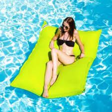 epingle sur pouf piscine