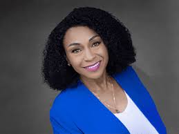 Gwen Hewitt's Instagram, Twitter & Facebook