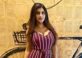 Yashika is very active on social media. 4krm6zhwins9ym