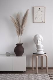 L'herbe de la pampa est une graminée qui produit de grands plumeaux blancs en fin d'été. Tendance Herbe De Pampa Et Autres Graminees A Panache Turbulences Deco