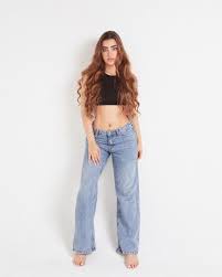 Laura Sahar - Free nude pics, galleries & more at Babepedia