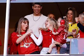 Taylor Swift VERY Distracted at Chiefs Game