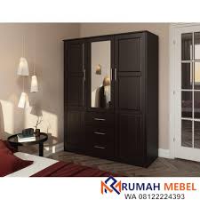 Mebel lemari pakaian model terbaru dengan ukuran lemari 3 pintu sangat mewah dan elegan untuk melengkapi tempat baju baju anda. Lemari Pakaian 3 Pintu Minimalis Delfina Rumah Mebel