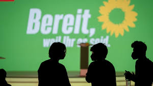 Die kampagne zeigt unter anderem annalena baerbock als moses mit „geboten. Insm Vorwurfe Gegen Grune Ungenau Bis Falsch Tagesschau De