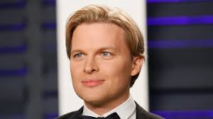 Ronan is referenced in bookie of the year when brian and stewie see a young frank sinatra at. Ronan Farrow Bio Wiki Age Partner Parents Siblings New Yorker Books Height Twitter And Instagram Primal Information
