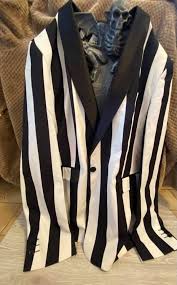 Black & white continues the theme of goodbye & good riddance with an ode to codeine, cocaine, and other addicting drugs. It S Showtime New Beetlejuice Exclusive Items From Fun Com