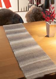 Um einen teppich zu filzen, müssen sie darauf achten, dass sie den teppich 30 prozent größer anfertigen, als er später sein soll. Lana Grossa Tischlaufer Feltro Degrade Strick Filz No 11 Modell 14 Filati Strickmodelle Modell Pakete Stricken